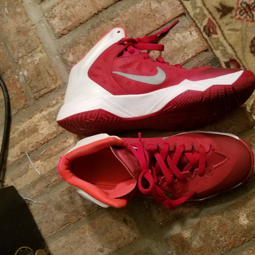 Nike size 8 basketball shoes